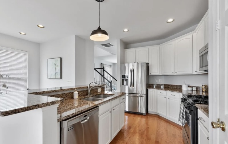 roommates in Ashburn Private Room in 3Bed.2Bath - cirtru.com