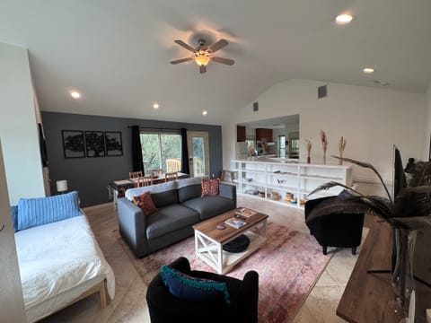 roommates in Austin Entire Place 1Bed.1Bath - cirtru.com