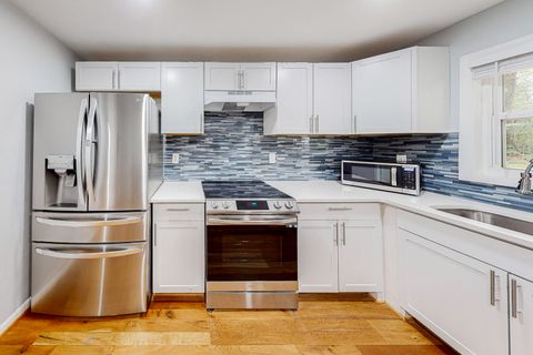 BRAND NEW Newly renovated in Forest Park! Beautiful Large Bedrooms! Ceiling Fans! Private Suites! Don't Miss Out! (id. 7968)