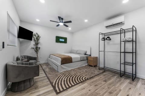 roommates in Undisclosed, Tampa, FL 33614 New, Cozy & spacious Lounge Oasis Near Bucs Stadium & All Local Attraction with Everything Included. (id. 18624) - cirtru.com
