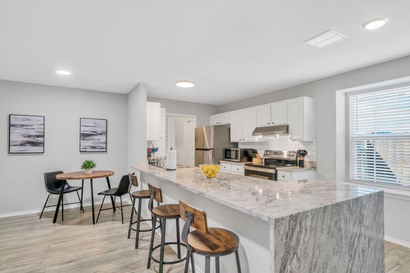 roommates in Undisclosed, San Antonio, TX 78242 NEXT LEVEL!  Renovated, Modern, Clean, New Furnishings/Appliances.  Short drive to TOYOTA Manufacturing & Texas A&M University. (id. 8838) - cirtru.com