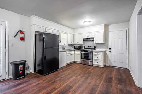 Large Forest Haven Home with large yard and deck, a 2 min drive to transit stop Upper Riverdale Rd SW & Roy Huie Rd (id. 1287)