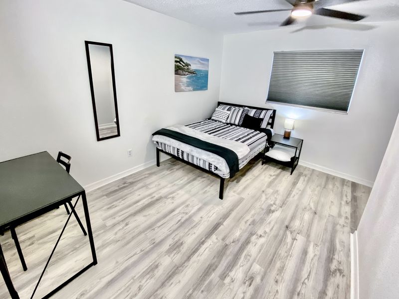 roommates in Undisclosed, Orlando, FL 32811 Affordable Modern Comfort!  Minutes to Groceries , Eats  & Bus Stops ! (id. 3096) - cirtru.com