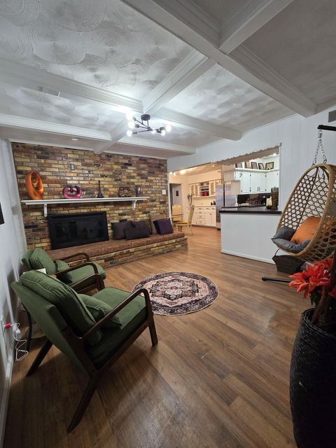 Remodeled Texas Ranch Style Home  in Oak Cliff area | Bus Stop Walking  Distance  | Parking Available | Near Major Highways | Sunroom | Living Room | Spacious Kitchen | All kinds of rooms small to large, private entrance, studio with kitchenette (id. 29324)