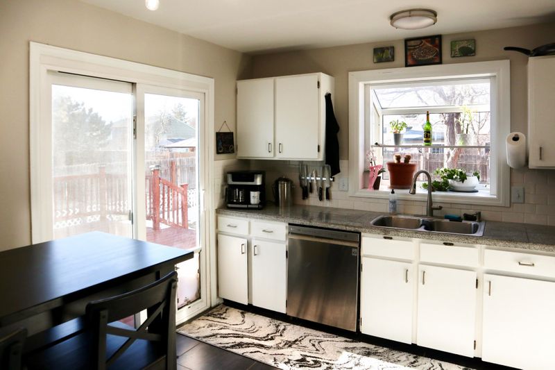 roommates in Undisclosed, Aurora, CO 80011 Cozy Aurora house with a backyard fire pit (id. 12421) - cirtru.com