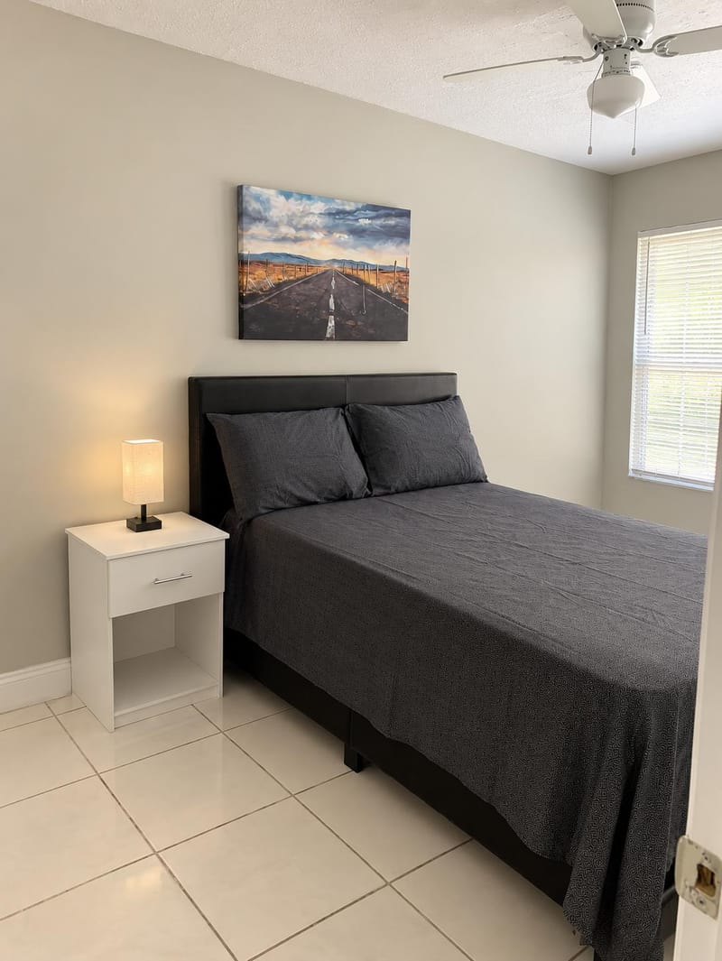 Extra Privacy! Private Entrance Room Available |  Hollywood FL (id. 41703)