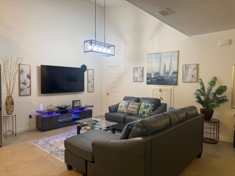 roommates in Undisclosed, McAllen, TX 78504 Lovely 3BD/2&1/2B  Modern/Cozy/homey 
in safe and great location (id. 19475) - cirtru.com