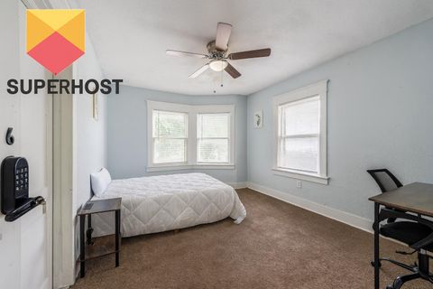 SUPER HOST  Cozy & Clean Room • Great Location • Fast WiFi (id. 17996)