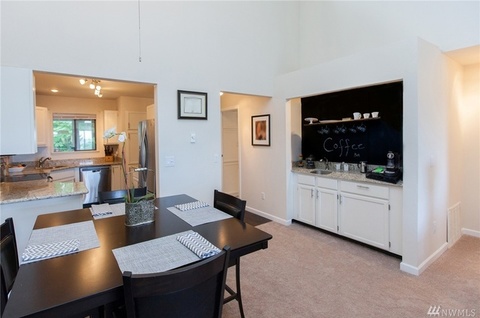 roommates in Kirkland 2b/2b Condo w Lake Washington view! - cirtru.com