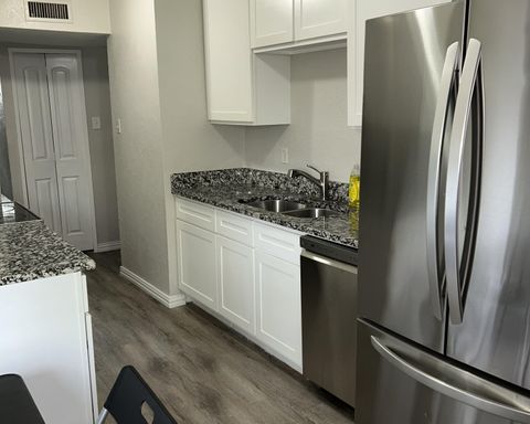 Easy Access,  Newly-Renovated, Decent-Priced Dallas House ! (id. 12505)