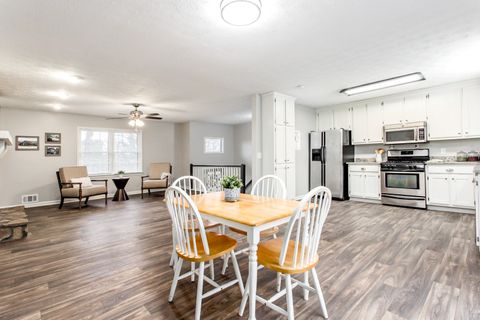 Relaxed Retreat in Woodstock!  Respectful roommates welcome! (id. 1218)