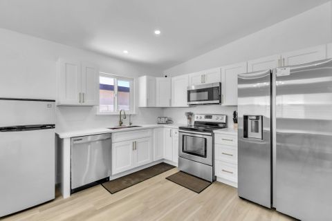 roommates in Undisclosed, Las Vegas, NV 89102 Newly renovated & spacious Las Vegas House Near the Strip! (id. 13216) - cirtru.com