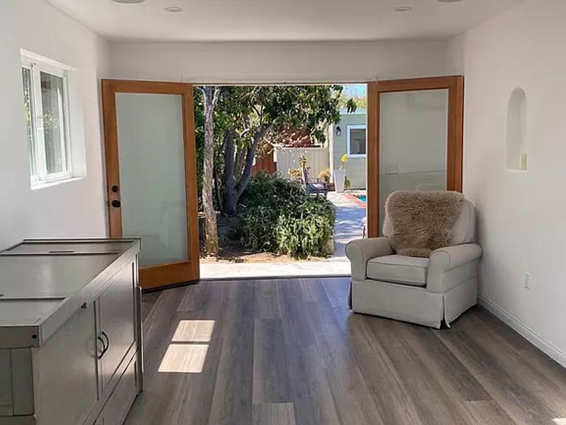 roommates in Woodland Hills Private Room in 1Bed.1Bath - cirtru.com