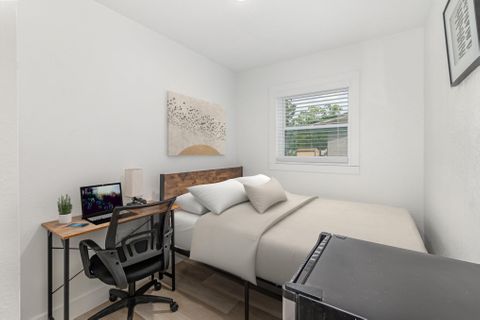 Highly rated house close to Kirkman Rd. and Universal Studios -   Mini fridges -     Close to public transportation -Newly renovated -  High Speed WiFi and wired internet in all rooms. (id. 12736)