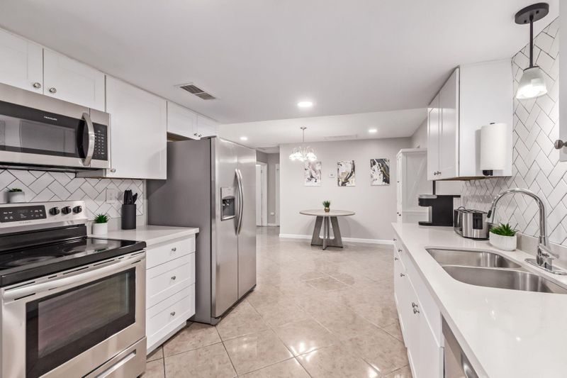 roommates in Undisclosed, Mesa, AZ 85203 BEAUTIFUL Mesa House WALKING DISTANCE to Light Rail,  Spacious Common Area, Fully Furnished Kitchen & Amazing Rooms! (id. 14783) - cirtru.com