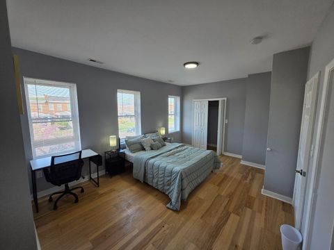 Newly renovated Rowhome  with Prime & Fresh Baltimore Living — minutes from Johns Hopkins & Coppin State | Ultra Fast Internet- Great for Remote Work (id. 32054)