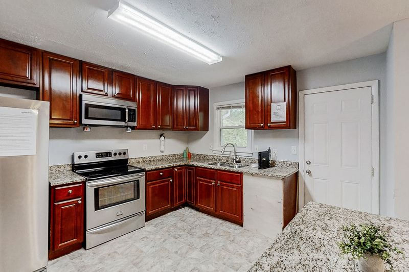 Best Rated | Long-Term Stay (12+ months) | Walking Distance From Bus Stop | Clean & Well Maintained | Fast Host Response Time (id. 1593)