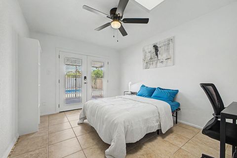 JUST LAUNCHED! Beautiful Phoenix House with POOL, Large Rooms, Fully Furnished Kitchen in a great location! (id. 33321)