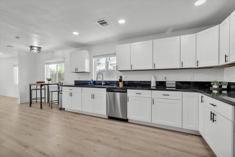 Newly Renovated  Large Rooms  Very Quiet Home  Mesa | Steps from Light Rail & Pioneer Park  Bi‑Weekly Cleaning Include (id. 17815)
