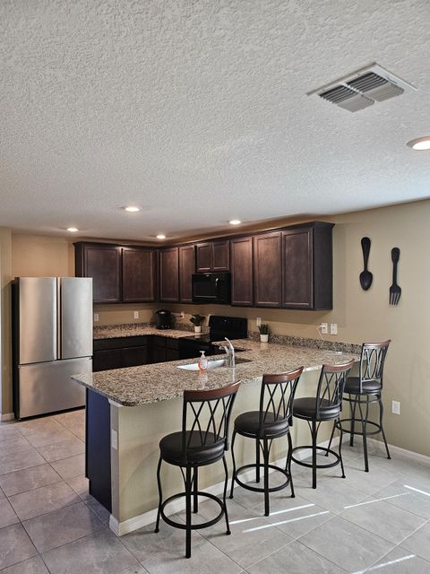 Super Host! Comfortable Room with Convenient Access to Public Transport (id. 10987)