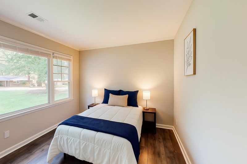 Experience  Drama-Free Co-Living Near Transit | Boggs Dr / Pennybrook Ln |  Top-Rated Host |  Walk to Bus |  Utilities + High-Speed Wi-Fi  |  Laundry |  Private Furnished Rooms (id. 975)