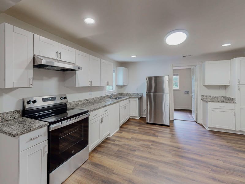 Furnished rooms |  Bus stop out front |  15 min to ATL |  Walmart 5 min | Park nearby (id. 41904)