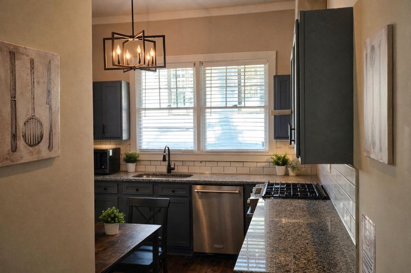 Live in Vibrant Lakewood Heights Atlanta Community next to the heart of it all (id. 24817)