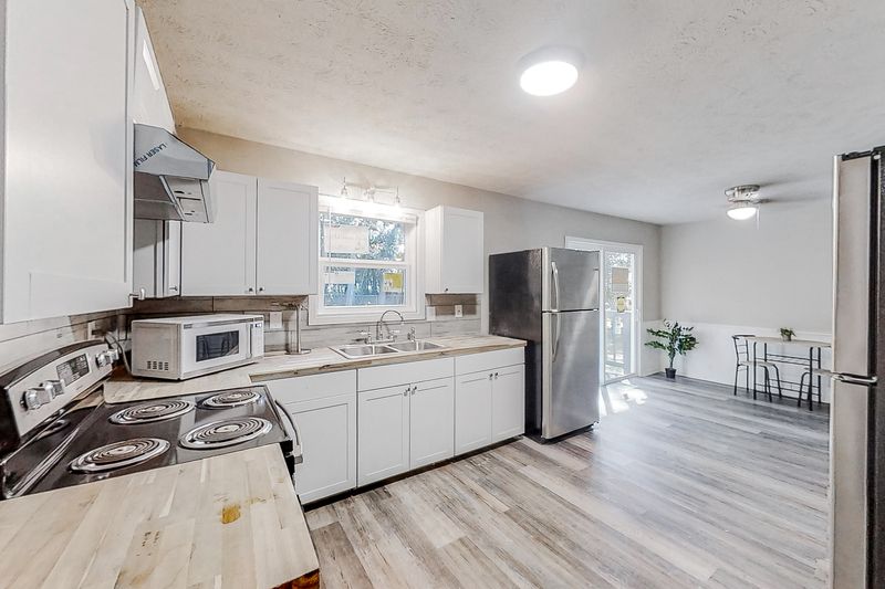 Spacious & comfortable Stone Mountain House with Backyard (id. 1963)