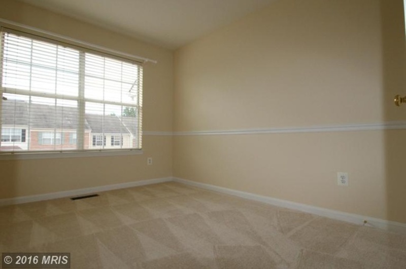 Room for Rent in Sterling Townhouse
