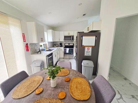 Prime Location! NO Move-In Fee — All Utilities Included!Fast Wi-Fi, Smart TV,Common areas regularly maintained, Bus routes around the corner Close to supermarkets⏱ Just minutes from Broward College, Nova Southeastern, and FAU Davie Campus (id. 14769)