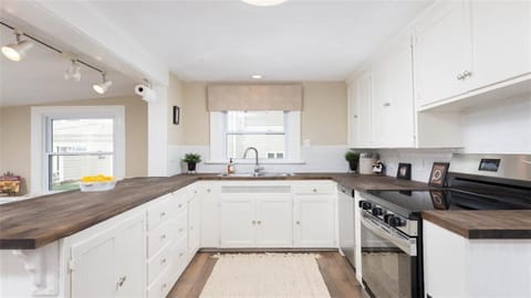 roommates in Undisclosed, Overland Park, KS 66204 Spacious Private Suite | Private Bath | Near KC Hospitals & Plaza (id. 36457) - cirtru.com