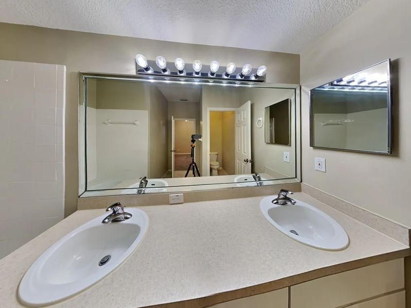 roommates in Wesley Chapel Private Room in 3Bed.2Bath - cirtru.com