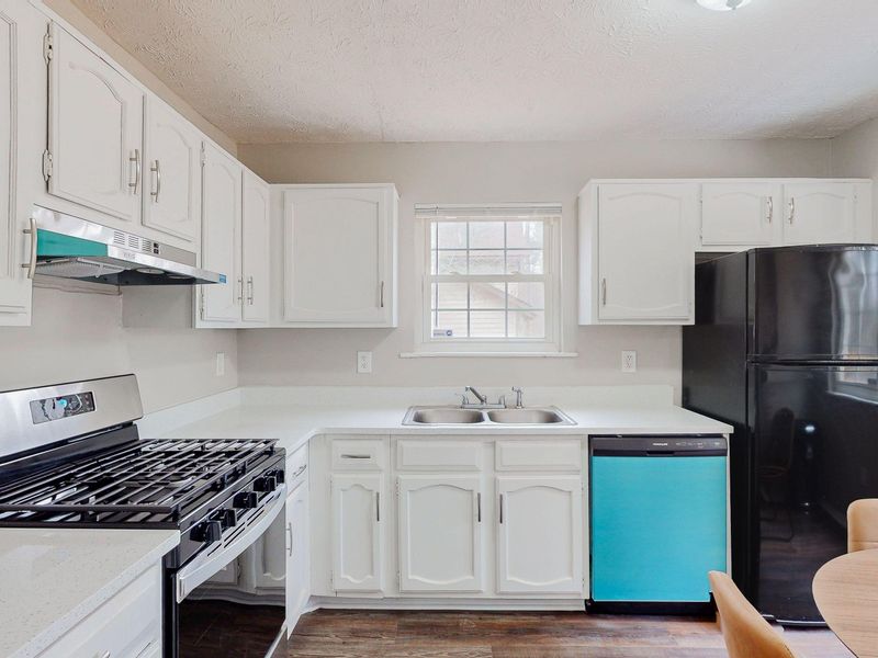 roommates in Undisclosed, Lithonia, GA 30058 Renovated Stone Mountain Home | Backyard • Dining Area •Great Location (id. 30698) - cirtru.com