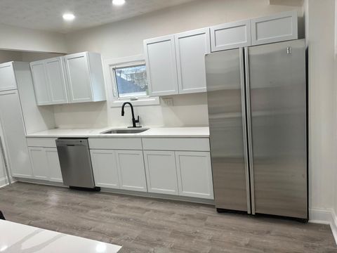 High-quality & beautiful Columbus House by Franklin Park and close to everything. (id. 12521)