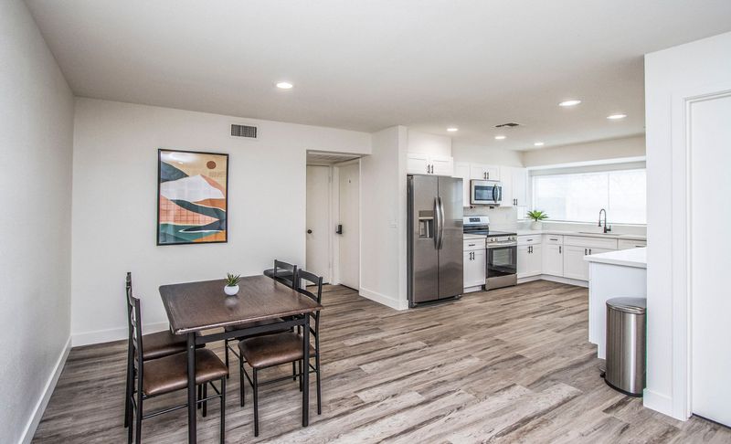 roommates in Undisclosed, Glendale, AZ 85303 LOW-PRICED  Rooms in Glendale - Indoor Laundry & Bi-weekly Cleaning! (id. 6476) - cirtru.com