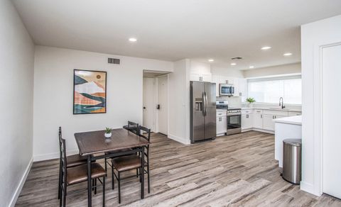 LOW-PRICED  Rooms in Glendale - Indoor Laundry & Bi-weekly Cleaning! (id. 6476)