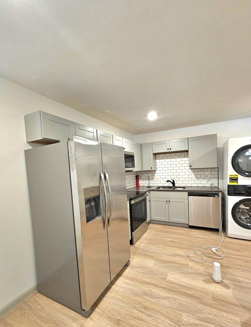 5-Star Host!  Beautiful rooms in West Meadowbrook available now! Close to Public Transit! (id. 15046)