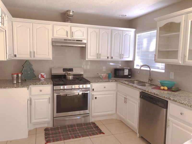 roommates in Undisclosed, Houston, TX 77038 North Houston House. Near to metro. Multiple Bus Stops Nearby New renovated beautiful and clean house.  Hidden Valley Home (id. 21158) - cirtru.com