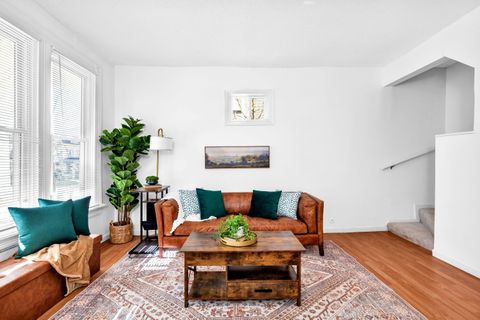 Newly-renovated & beautiful Columbus House with Living room (id. 10996)