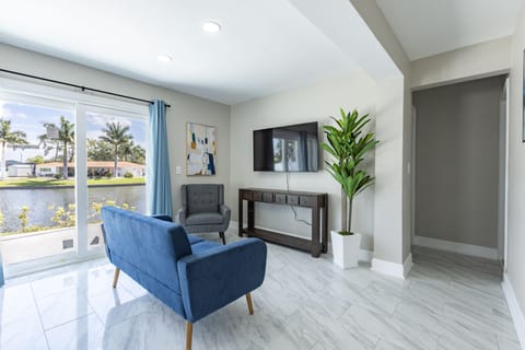Beautiful, newly renovated St. Petersburg Home (id. 30659)