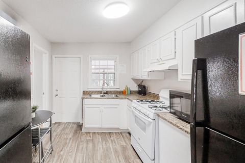 Morrow Home, a 3 mins drive to transit stop Mt Zion Blvd & E Meyer Dr (id. 1358)