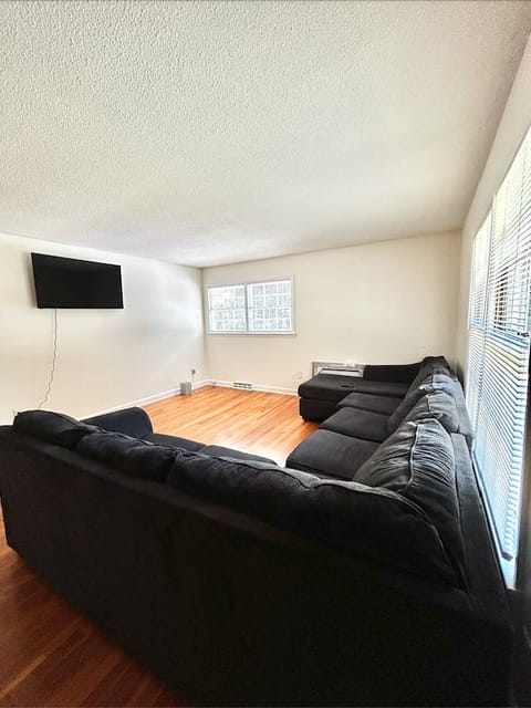 Spacious, Comfortable Living in a Quiet Gastonia Neighborhood -- Less Than 20 Minutes to Everything! (id. 36873)