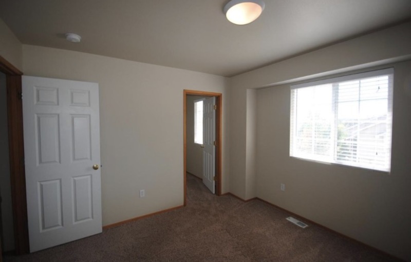 Room for rent in spacious 4 bedroom