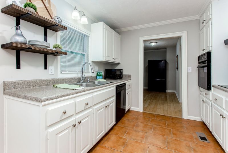 Quiet, Clean Acworth house.  1 Gig Wi-Fi!Respectful roommates welcome! (id. 368)