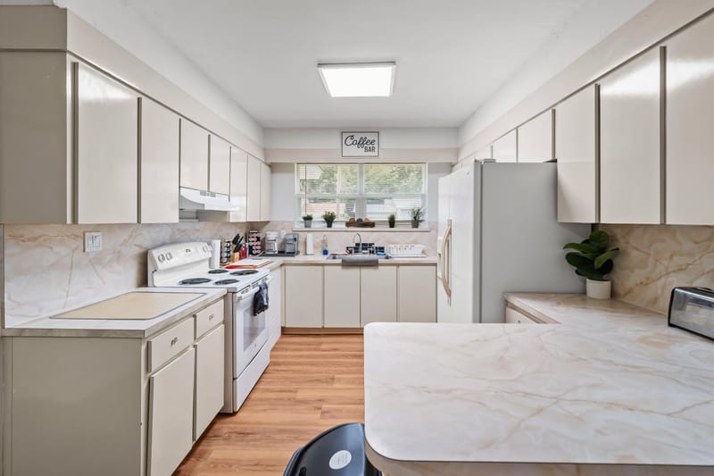Live in Palatka, FL  NEWLY RENOVATED HOME!  Big, open rooms  Sun-filled windows  Fresh, modern vibe 

Don’t miss your chance to call this beauty HOME! (id. 17973)