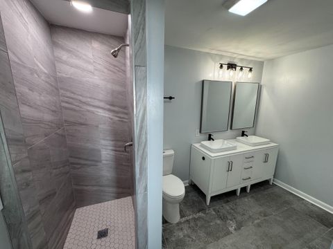 Newly-renovated & high-quality Charlotte House with Patio or porch (id. 11546)