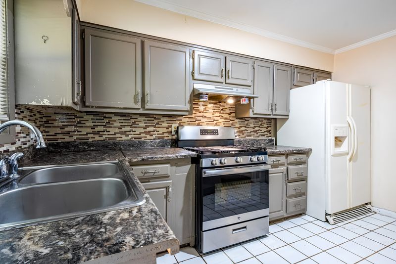 roommates in Undisclosed, Stone Mountain, GA 30083 Stone Mountain House. Homey & high-quality (id. 5209) - cirtru.com