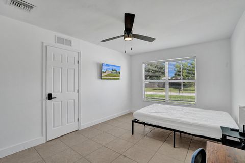 Low Move-In fee! All Utilities Included! Free Fast Wi-Fi ! Smart Lock Rooms!  Plenty of Private Parking ! Affordable and Spacious Co-Living Home in Port Saint Lucie (id. 15850)
