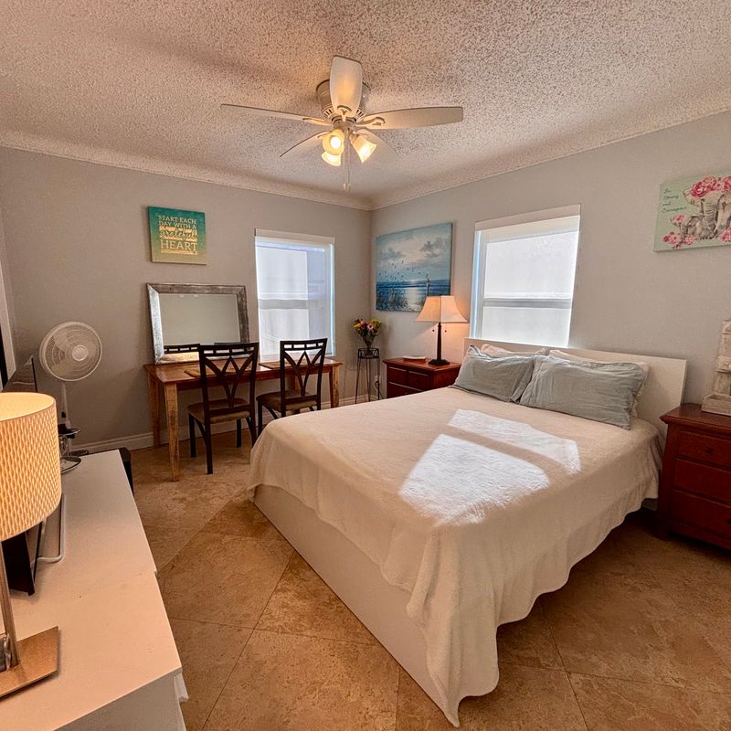 roommates in Hollywood Private Room in 2Bed.1Bath - cirtru.com