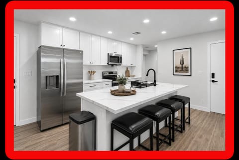 Furnished Rooms • Near Transit • Utilities Included • Private Bath Options (id. 39959)